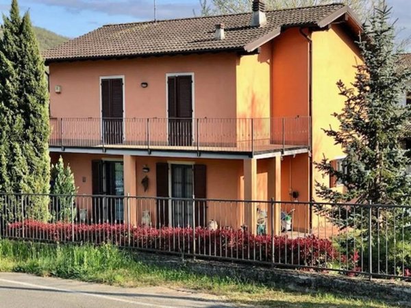casa indipendente in vendita a Tortona