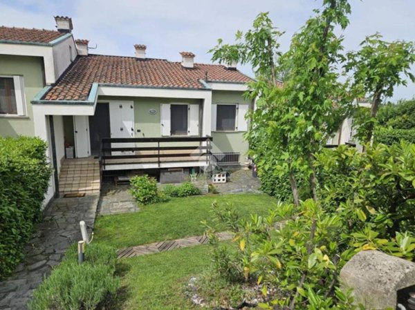 casa indipendente in vendita a Tortona in zona Vho