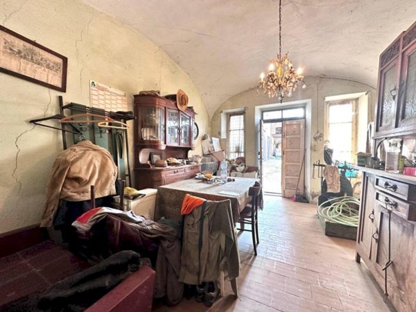 appartamento in vendita a Tortona in zona Vho