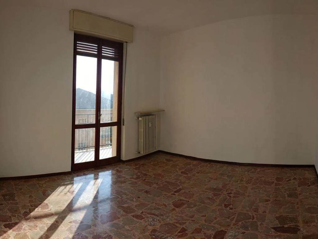 appartamento in vendita a Tortona in zona San Bernardino