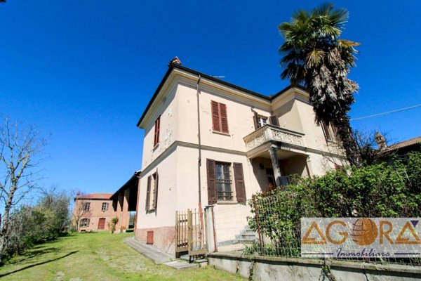casa indipendente in vendita a Tortona in zona Mombisaggio