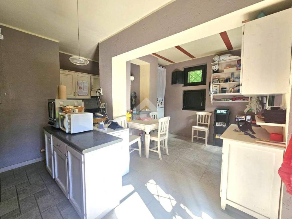 casa indipendente in vendita a Tortona in zona Vho