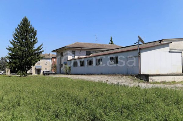 locale commerciale in vendita a Tortona