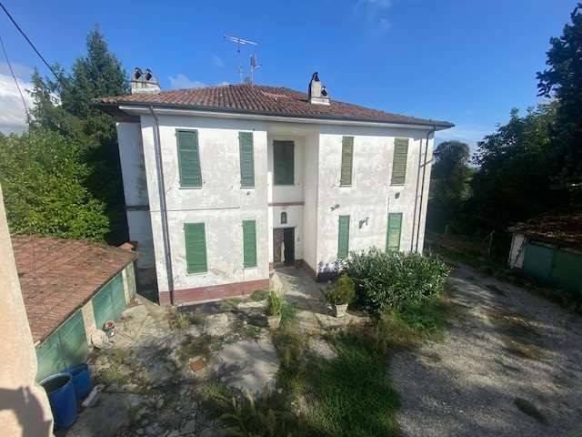 casa indipendente in vendita a Tortona