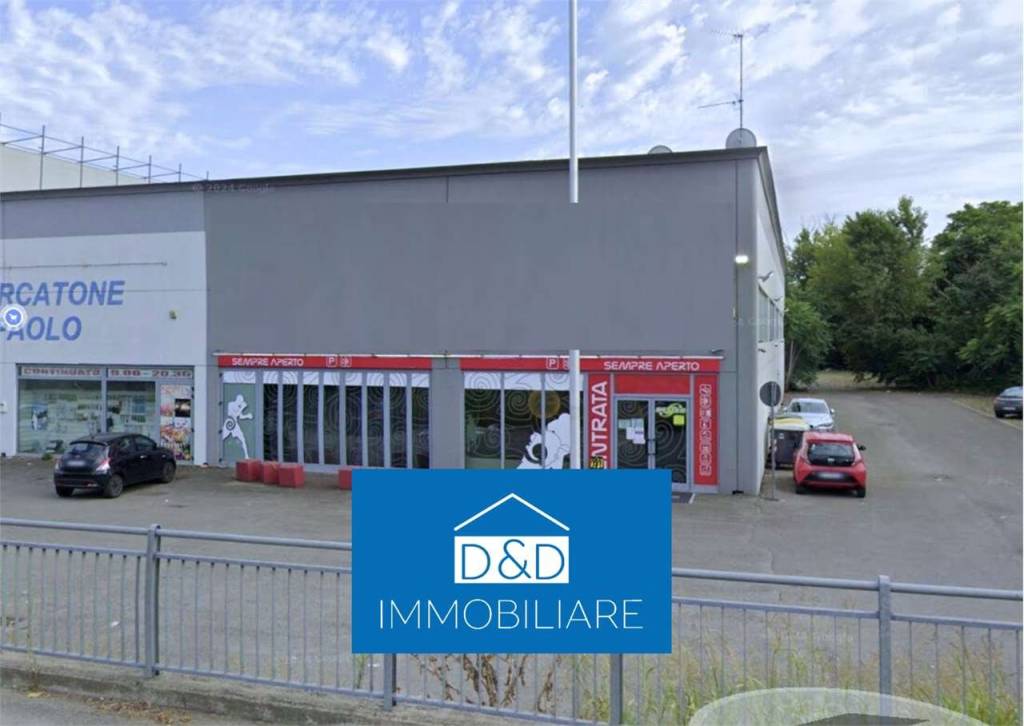 locale commerciale in vendita a Tortona