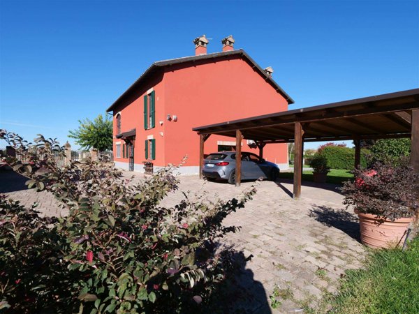 casa indipendente in vendita a Tortona in zona Rivalta Scrivia