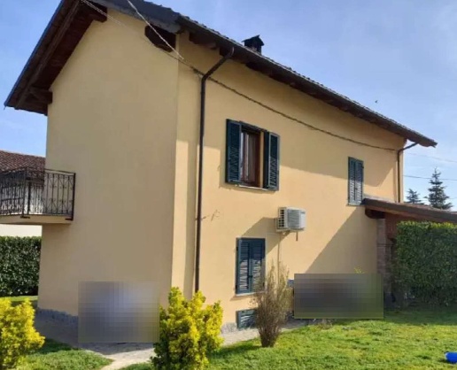 casa indipendente in vendita a Tortona