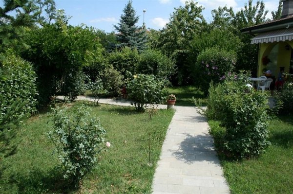 casa indipendente in vendita a Tortona