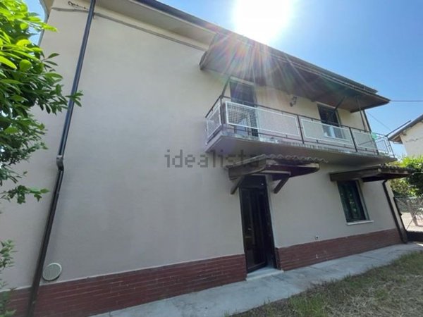 casa indipendente in vendita a Tortona