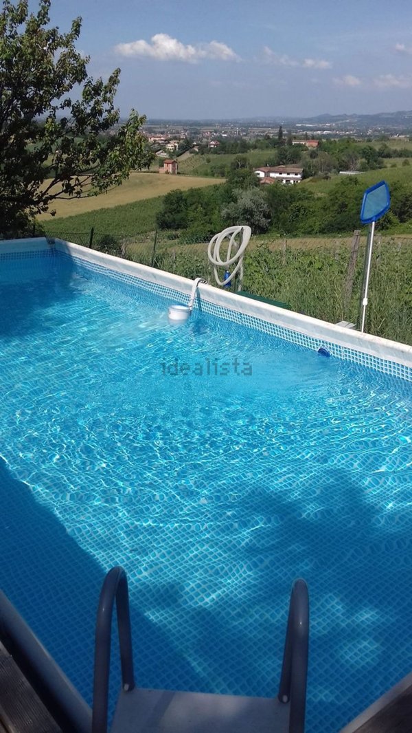 casa indipendente in vendita a Tortona