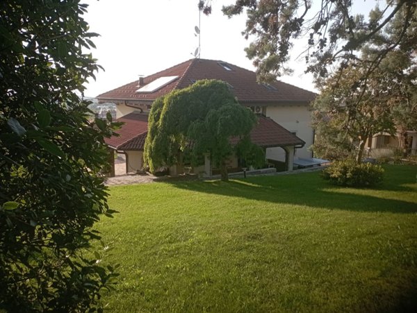 casa indipendente in vendita a Tortona in zona Centro Storico