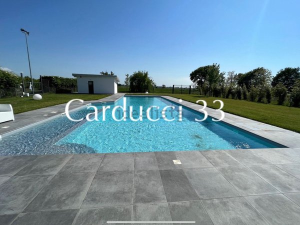 casa indipendente in vendita a Tortona