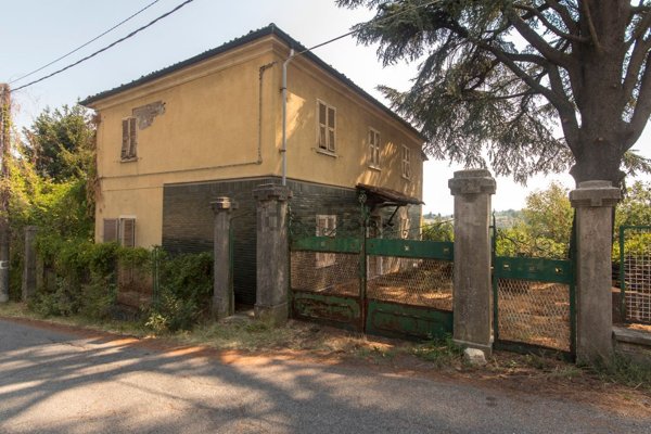 casa indipendente in vendita a Tortona