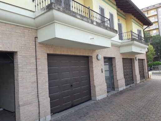 casa indipendente in vendita a Tortona