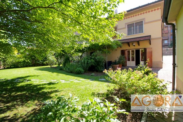 casa indipendente in vendita a Tortona