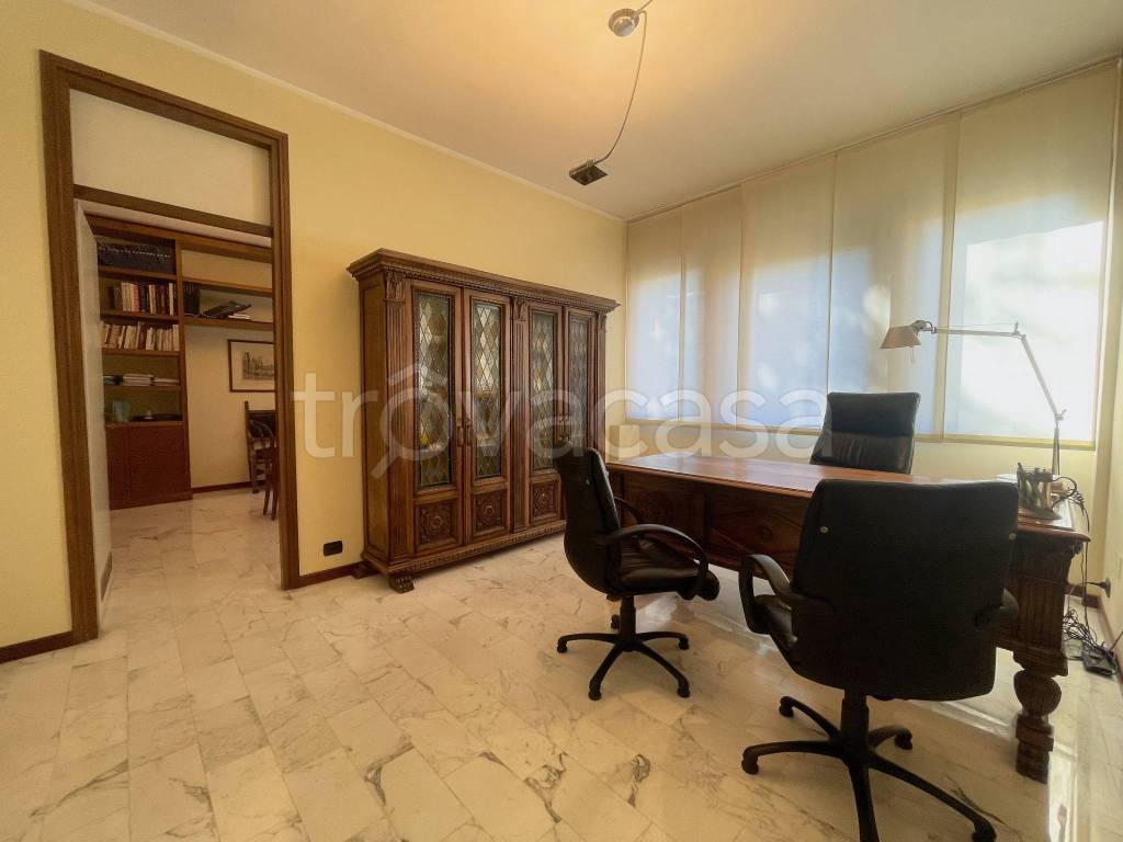 appartamento in vendita a Tortona in zona Centro Storico