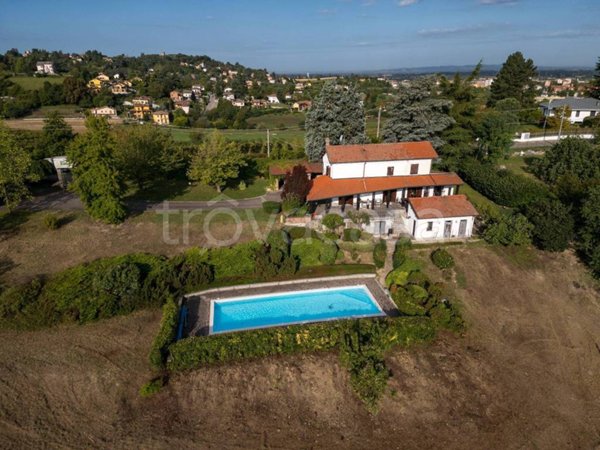 casa indipendente in vendita a Tortona