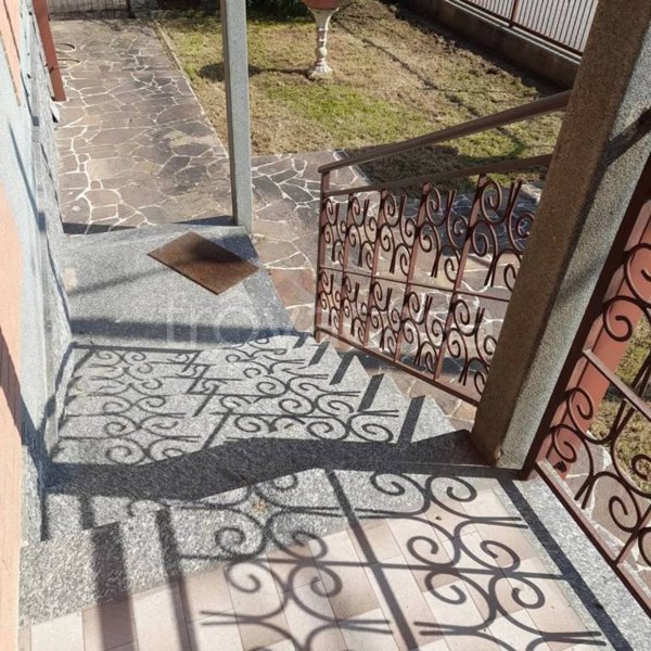 casa indipendente in vendita a Tortona