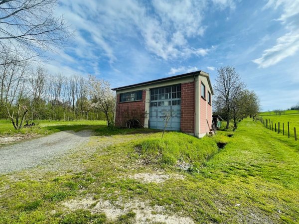 locale di sgombero in vendita a Tortona