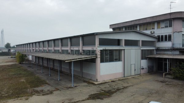 capannone in vendita a Tortona