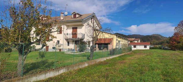 casa indipendente in vendita a Tortona