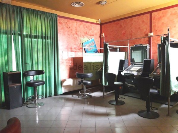 locale commerciale in vendita a Tortona