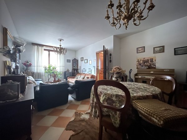 casa indipendente in vendita a Tortona