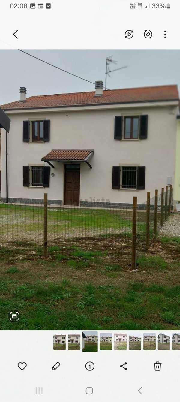 casa indipendente in vendita a Tortona