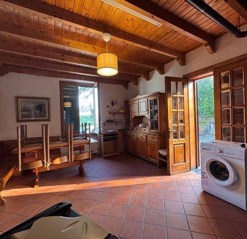 casa indipendente in vendita a Tortona