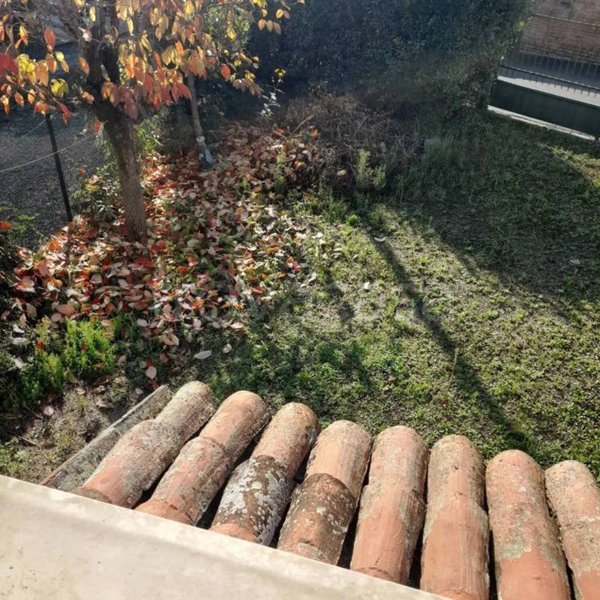 casa indipendente in vendita a Tortona in zona Vho