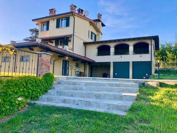 esavano in vendita a Tortona in zona Oasi