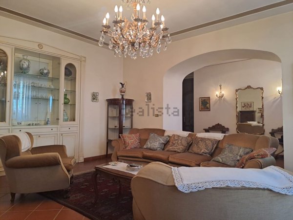 casa indipendente in vendita a Tortona