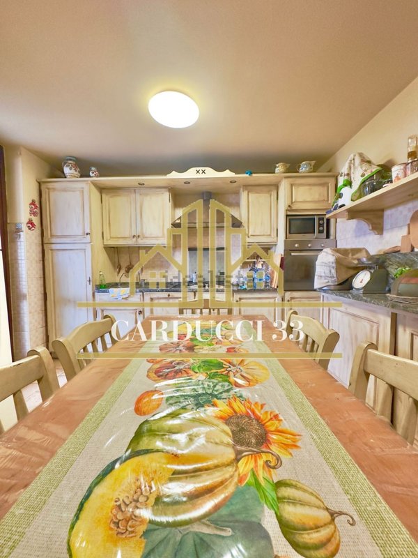 casa indipendente in vendita a Tortona