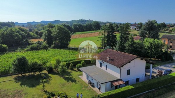 casa indipendente in vendita a Tortona