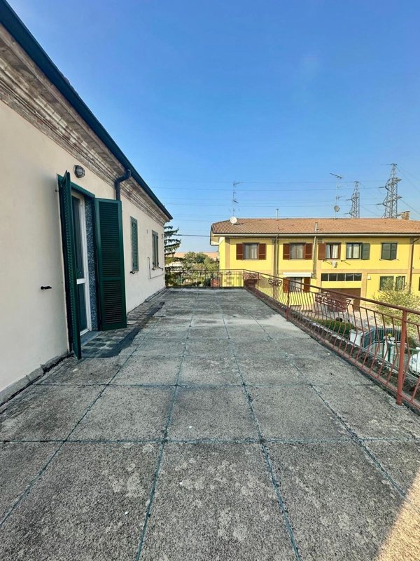 casa indipendente in vendita a Tortona