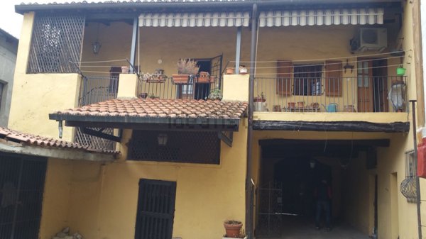 casa indipendente in vendita a Tortona in zona Centro Storico