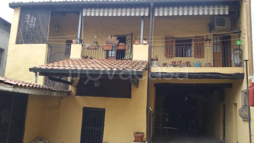 casa indipendente in vendita a Tortona in zona Centro Storico