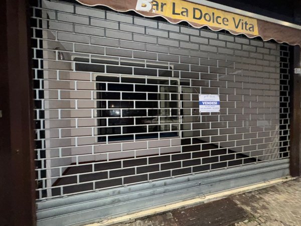 locale commerciale in vendita a Tortona in zona Centro Storico