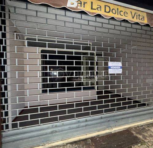negozio in vendita a Tortona in zona Centro Storico
