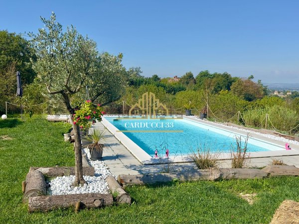 casa indipendente in vendita a Tortona