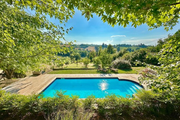 casa indipendente in vendita a Tortona