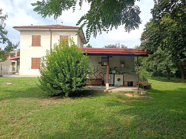 casa indipendente in vendita a Tortona