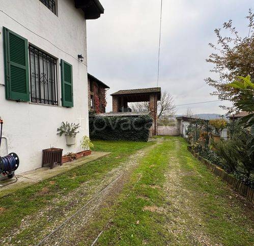 casa indipendente in vendita a Tortona
