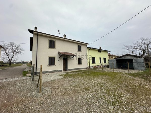 casa indipendente in vendita a Tortona in zona Rivalta Scrivia