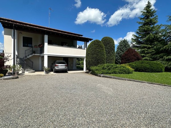 casa indipendente in vendita a Tortona