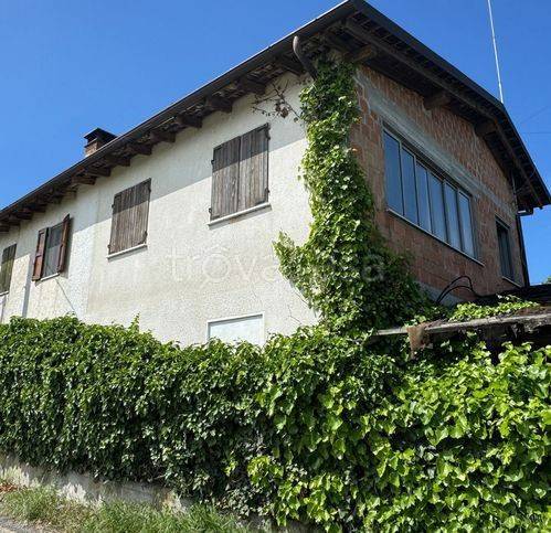 casa indipendente in vendita a Tortona in zona Vho