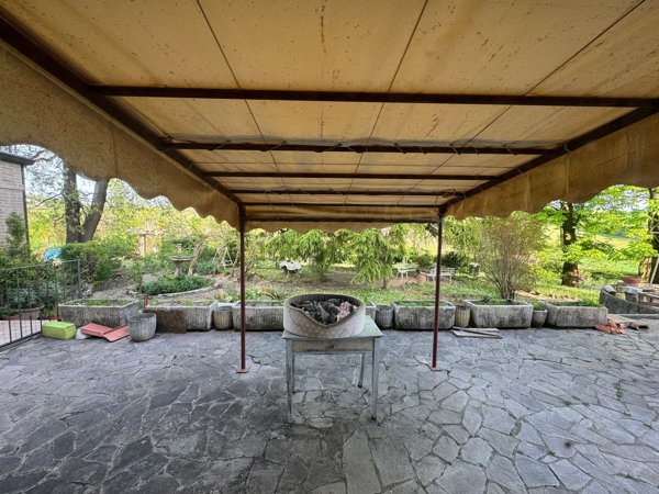 casa indipendente in vendita a Tortona