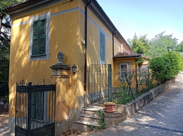 casa indipendente in vendita a Tortona