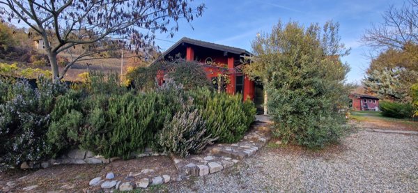 casa indipendente in vendita a Tortona in zona Vho