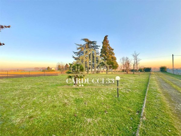 casa indipendente in vendita a Tortona